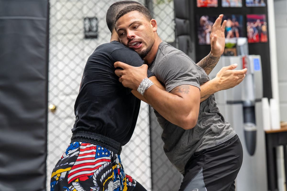 Clinch work against the cage