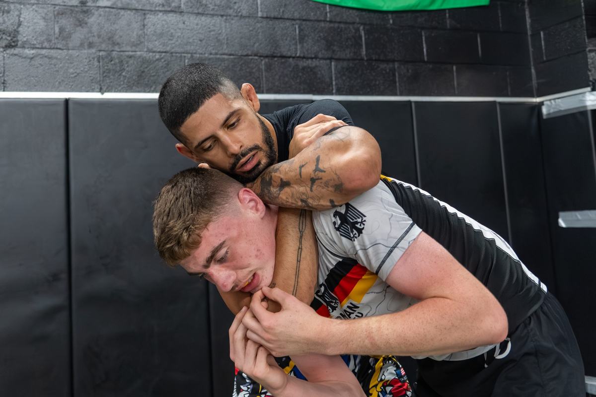Clinch and neck-control drill in the MMA class